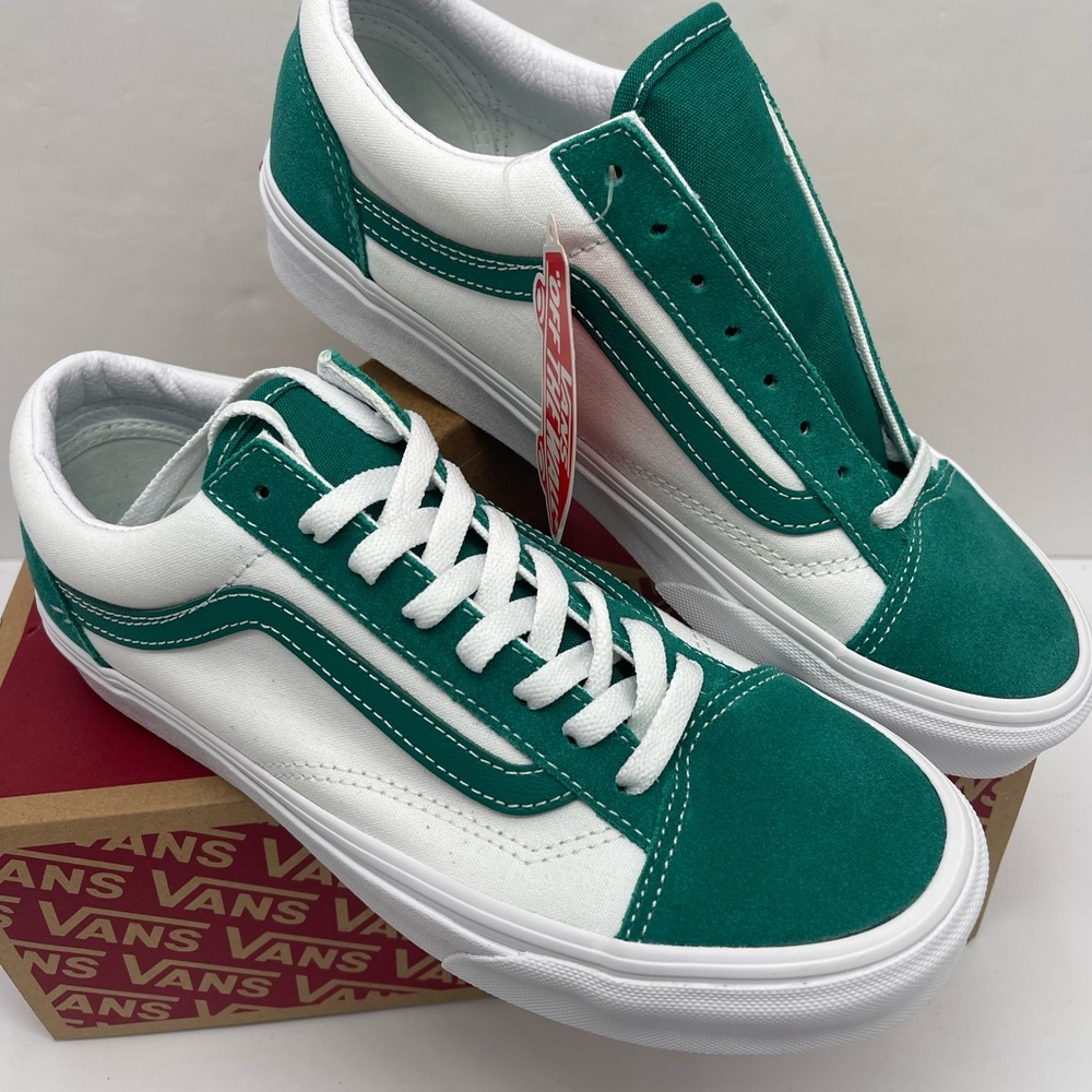 Vans Men’s Style 36 'Classic Sport - Cadmium Green Sneakers
VN0A54F69YE
Stylish - Picture 6 of 16
